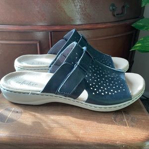 NWOB Clark’s slip on sandals